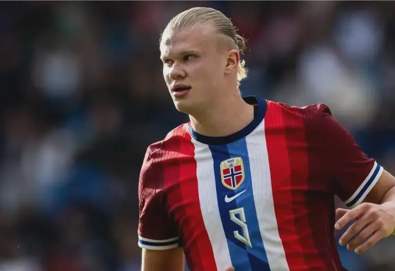 埃芬博格：我相信诺伊尔会续约，他会把更多机会让给乌尔比希（埃芬博格：看好诺伊尔续约，并将更多出场机会留给乌尔比希）