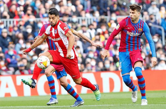 德天空：那不勒斯想签弗赖堡中场曼赞比顶替受伤的德布劳内（德媒：那不勒斯有意引进弗赖堡中场曼赞比，以填补德布劳内伤缺）