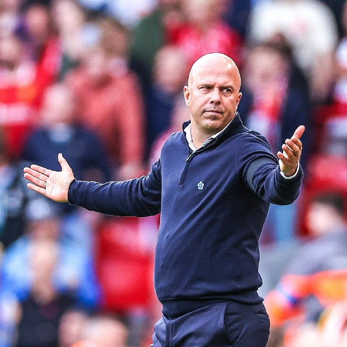 木塔力甫：邵导一直鼓励我们要有更高的目标、要前往欧洲发展（木塔力甫：在邵导的鼓励下，我们瞄准更高目标，迈向欧洲发展）