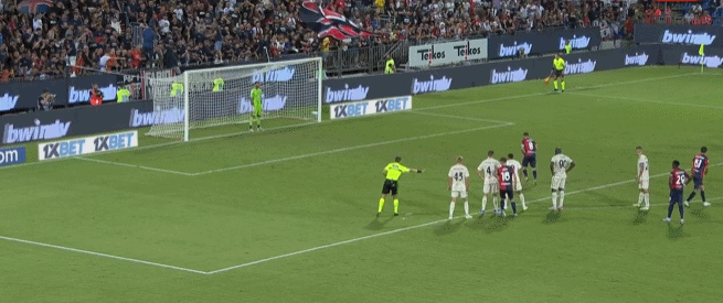 启蒙教练：维尼修斯一直有点叛逆，他应该学会控制和收敛脾气（启蒙教练：维尼修斯有叛逆一面，应学会情绪控制与收敛）