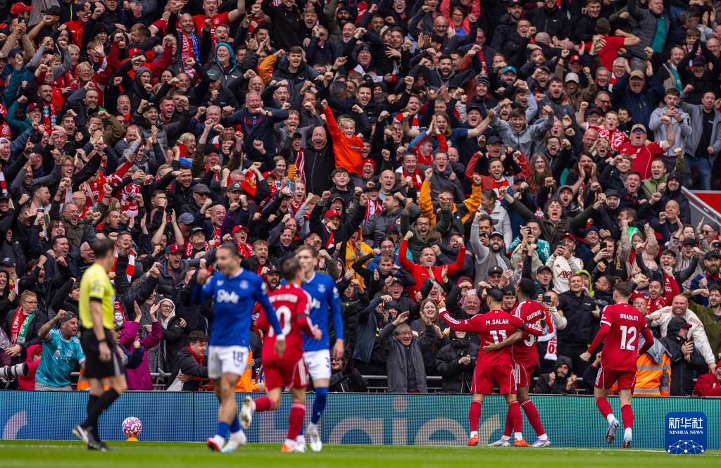 拉齐奥球迷抗议俱乐部导致球场空荡荡，洛蒂托：我不接受威胁（球迷抗议致拉齐奥主场冷清，洛蒂托回击：绝不接受威胁）