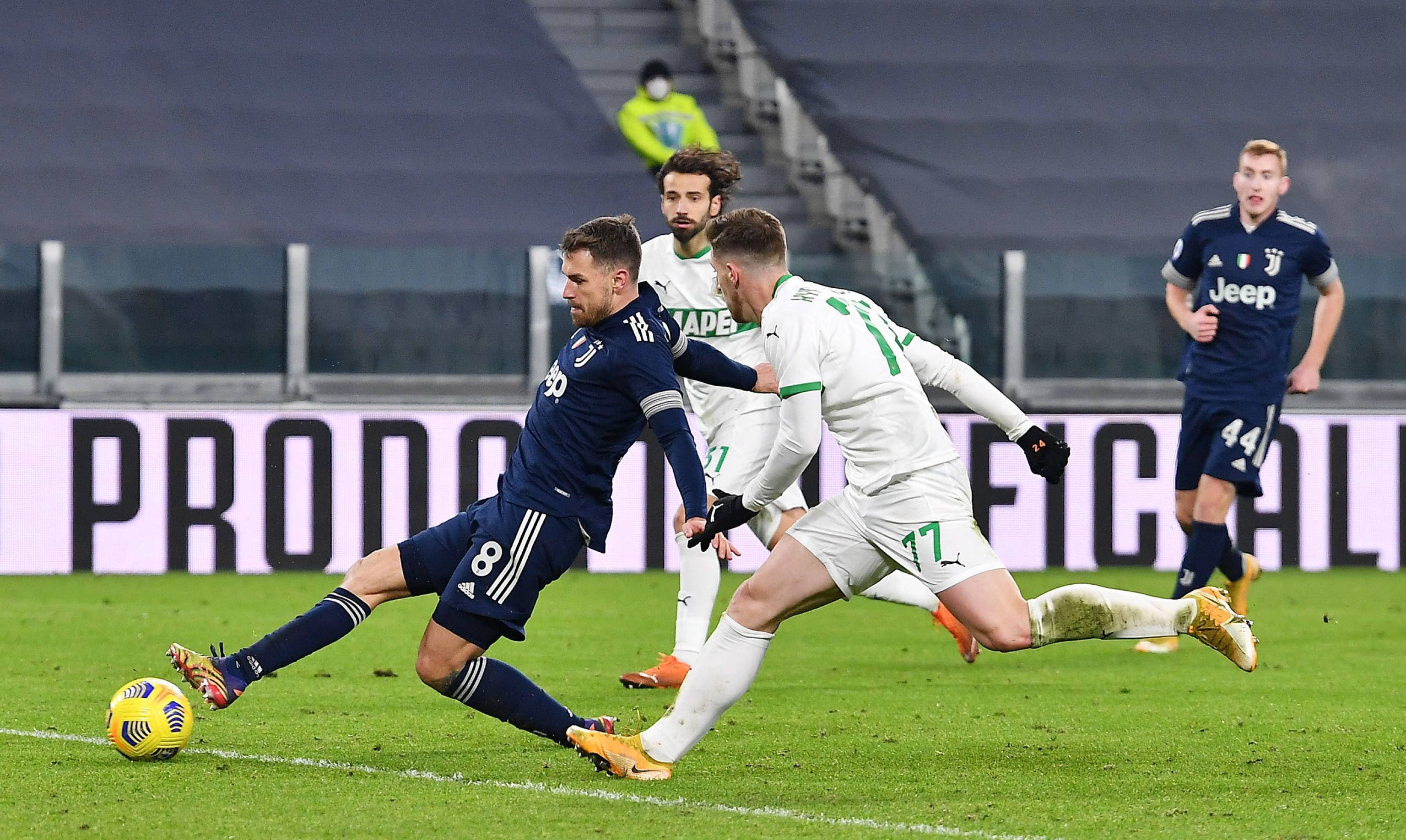 迪卡尼奥：希门尼斯的绝杀巴雷拉要负责，他就站在那里不动