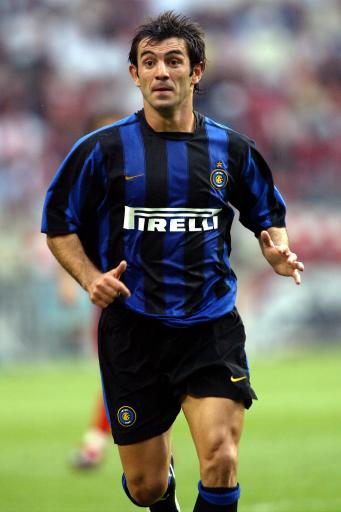 韩鹏：徐根宝指导80多岁高龄还在工作一线，这非常让人感动（韩鹏：八旬徐根宝仍坚守一线，令人动容）