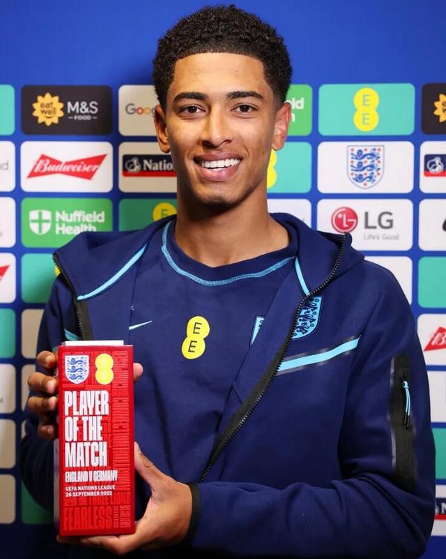 环足奖年度最佳新星候选：杜埃、若昂-内维斯、斯凯利在列