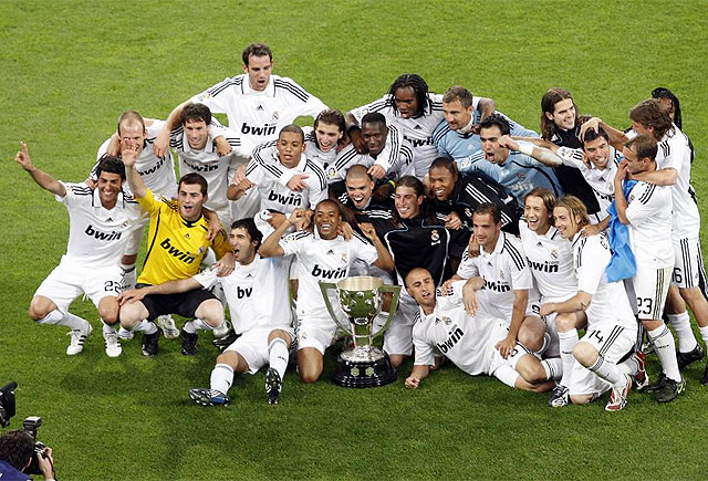 拜仁慕尼黑客场大胜沙尔克04（拜仁客场横扫沙尔克04）