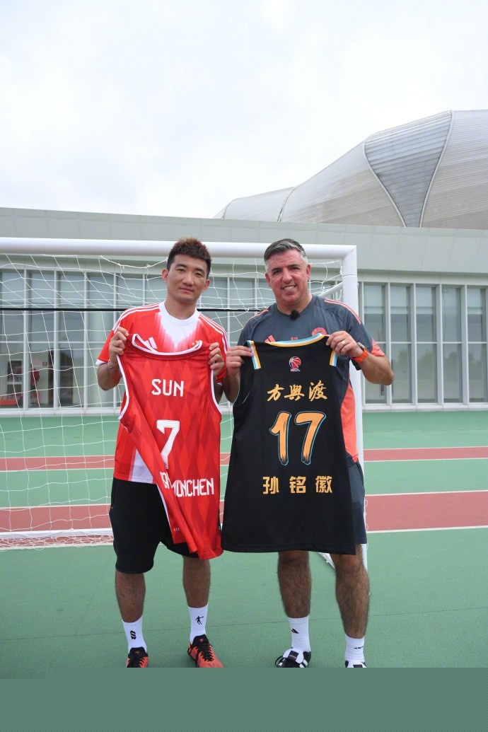 2025山东省齐鲁足球超级联赛：泰安2-1击败聊城夺冠（泰安2-1力克聊城，问鼎2025山东省齐鲁足球超级联赛冠军）