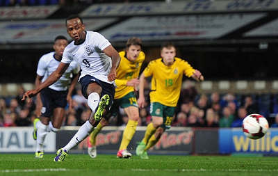 那不勒斯vs科莫：麦克托米奈、霍伊伦首发，莫拉塔、尼科-帕斯出战（那不勒斯战科莫：麦克托米奈、霍伊伦首发，莫拉塔与尼科-帕斯登场）