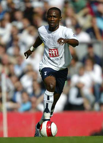 詹姆斯关键得分助湖人取胜